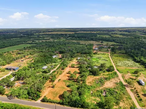 View/Area - 909 County Road 669, Devine, TX 78016 photo 3 of 7