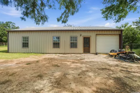 Exterior - 909 County Road 669, Devine, TX 78016 photo 2 of 4