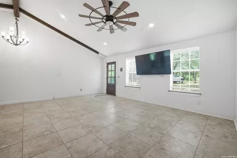 Living - 909 County Road 669, Devine, TX 78016 photo 2 of 3