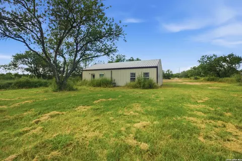 Other - 909 County Road 669, Devine, TX 78016 photo 4 of 9