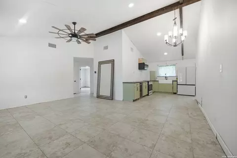 Living - 909 County Road 669, Devine, TX 78016 photo 1 of 3