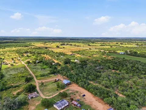 View/Area - 909 County Road 669, Devine, TX 78016 photo 6 of 7