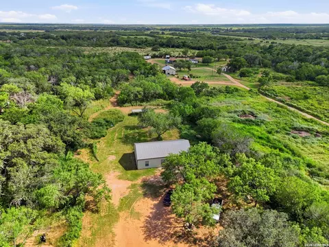 View/Area - 909 County Road 669, Devine, TX 78016 photo 1 of 7