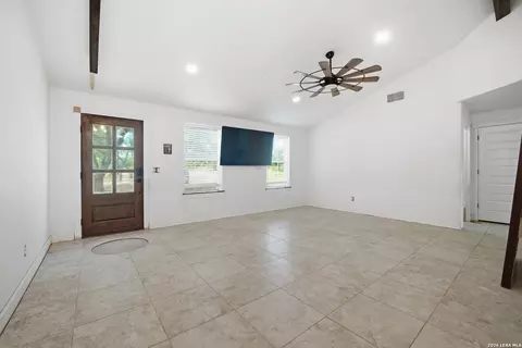 Living - 909 County Road 669, Devine, TX 78016 photo 3 of 3