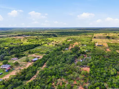 View/Area - 909 County Road 669, Devine, TX 78016 photo 4 of 7