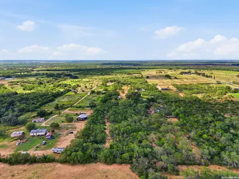 View/Area - 909 County Road 669, Devine, TX 78016 photo 5 of 7