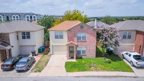 5 Stallion Hls, San Antonio, TX 78238