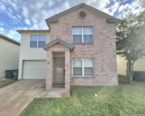 5 Stallion Hls, San Antonio, TX 78238