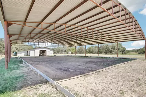 519 N Brasstown Dr, Blanco, TX 78606