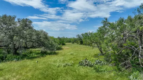2880 Cr 307, Jourdanton, TX 78026