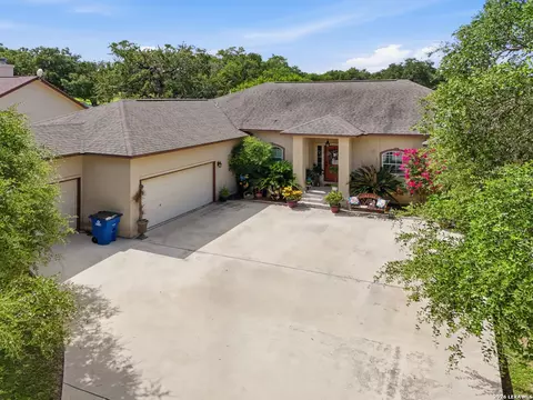 Exterior - 612 Jack Nickolaus Dr, Devine, TX 78016 photo 3 of 7