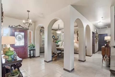 Entry Way - 612 Jack Nickolaus Dr, Devine, TX 78016 photo 2 of 5