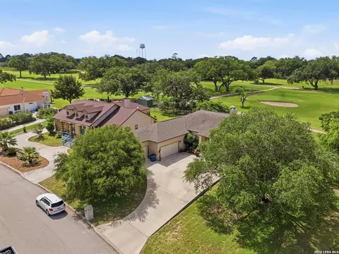 View/Area - 612 Jack Nickolaus Dr, Devine, TX 78016 photo 2 of 7