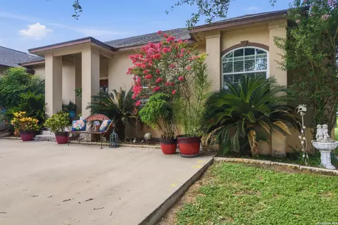 Exterior - 612 Jack Nickolaus Dr, Devine, TX 78016 photo 4 of 7