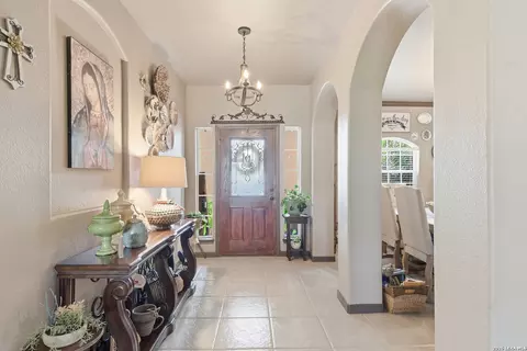 Entry Way - 612 Jack Nickolaus Dr, Devine, TX 78016 photo 1 of 5