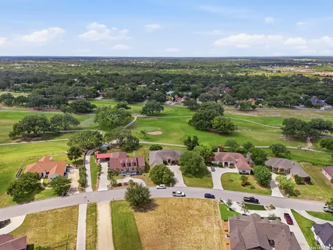 View/Area - 612 Jack Nickolaus Dr, Devine, TX 78016 photo 5 of 7