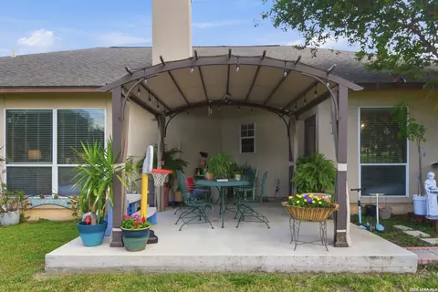 Exterior - 612 Jack Nickolaus Dr, Devine, TX 78016 photo 5 of 7