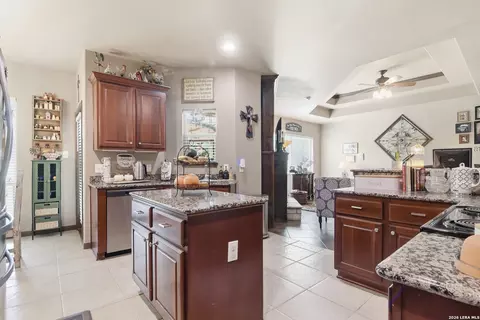 Kitchen - 612 Jack Nickolaus Dr, Devine, TX 78016 photo 2 of 3