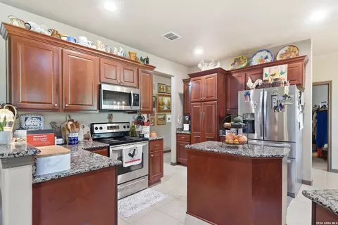 Kitchen - 612 Jack Nickolaus Dr, Devine, TX 78016 photo 1 of 3