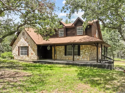 336 Lost Trl, La Vernia, TX 78121