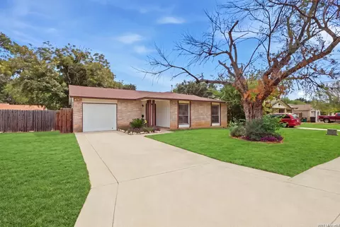 5942 Cliff Rock Dr, San Antonio, TX 78250