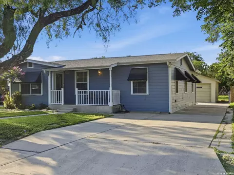 663 W Pyron Ave, San Antonio, TX 78221