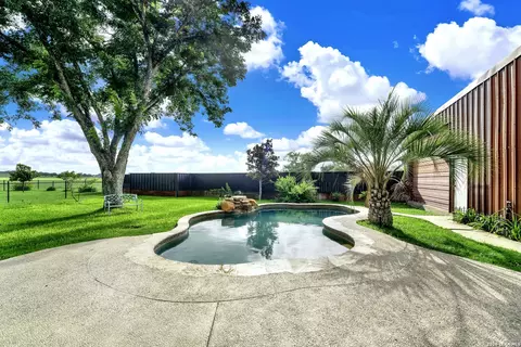 Exterior - 768 County Road 664, Devine, TX 78016 photo 6 of 16