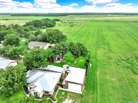 View/Area - 768 County Road 664, Devine, TX 78016 photo 4 of 4