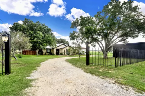 Exterior - 768 County Road 664, Devine, TX 78016 photo 13 of 16