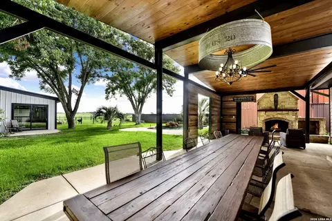 Exterior - 768 County Road 664, Devine, TX 78016 photo 3 of 16