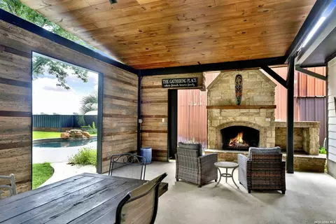 Exterior - 768 County Road 664, Devine, TX 78016 photo 4 of 16