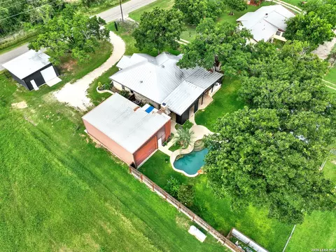 View/Area - 768 County Road 664, Devine, TX 78016 photo 1 of 4