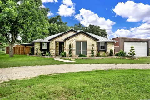 Exterior - 768 County Road 664, Devine, TX 78016 photo 2 of 16