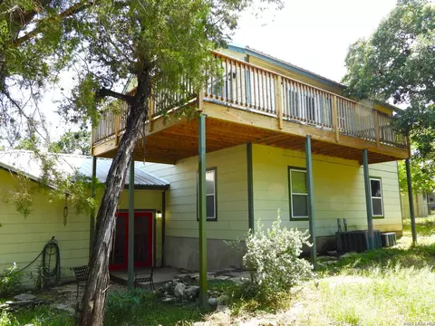 155 Scenic Cir, Lakehills, TX 78063
