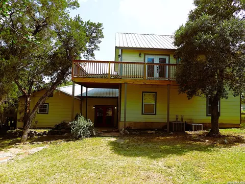 155 Scenic Cir, Lakehills, TX 78063