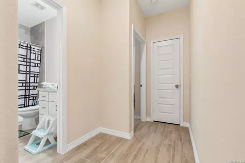 Entry Way - 24682 Wicklow St, Hempstead, TX 77445 photo 5 of 6