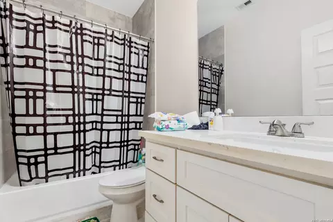 Bath - 24682 Wicklow St, Hempstead, TX 77445 photo 3 of 4