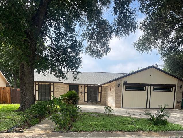 9334 Cliff Way St, San Antonio, TX 78250
