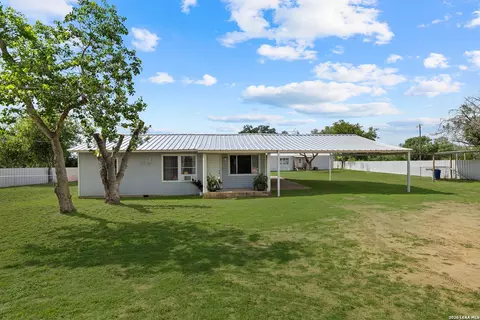 13950 Ih 35, Moore, TX 78057