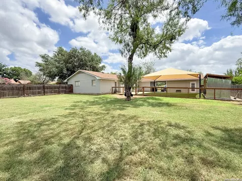 Exterior - 401 Bluebonnet Ave, Devine, TX 78016 photo 12 of 12