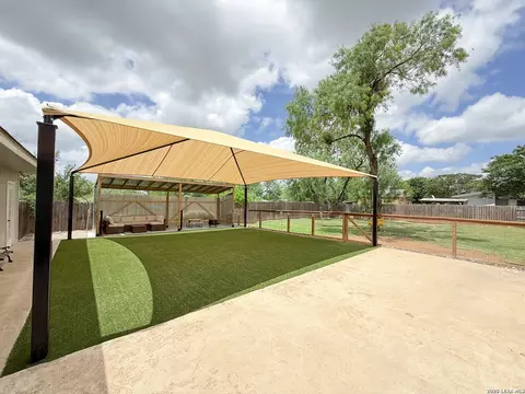 Exterior - 401 Bluebonnet Ave, Devine, TX 78016 photo 8 of 12