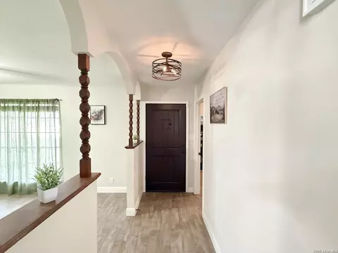 Entry Way - 401 Bluebonnet Ave, Devine, TX 78016 photo 1 of 1