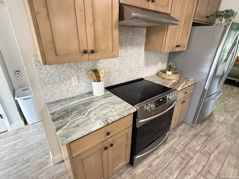 Kitchen - 401 Bluebonnet Ave, Devine, TX 78016 photo 6 of 6