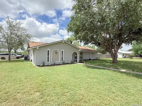 Exterior - 401 Bluebonnet Ave, Devine, TX 78016 photo 3 of 12