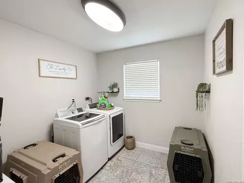 Other - 401 Bluebonnet Ave, Devine, TX 78016 photo 3 of 4