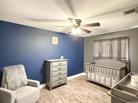 Bedroom - 401 Bluebonnet Ave, Devine, TX 78016 photo 3 of 4