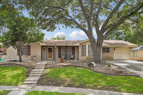 3607 Falls Creek Dr, San Antonio, TX 78230