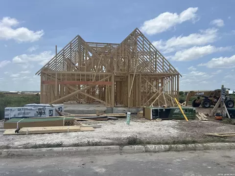 201 Heidi Hl, Castroville, TX 78009