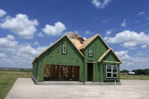 201 Heidi Hl, Castroville, TX 78009
