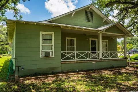 502 S Orange St, Sabinal, TX 78881